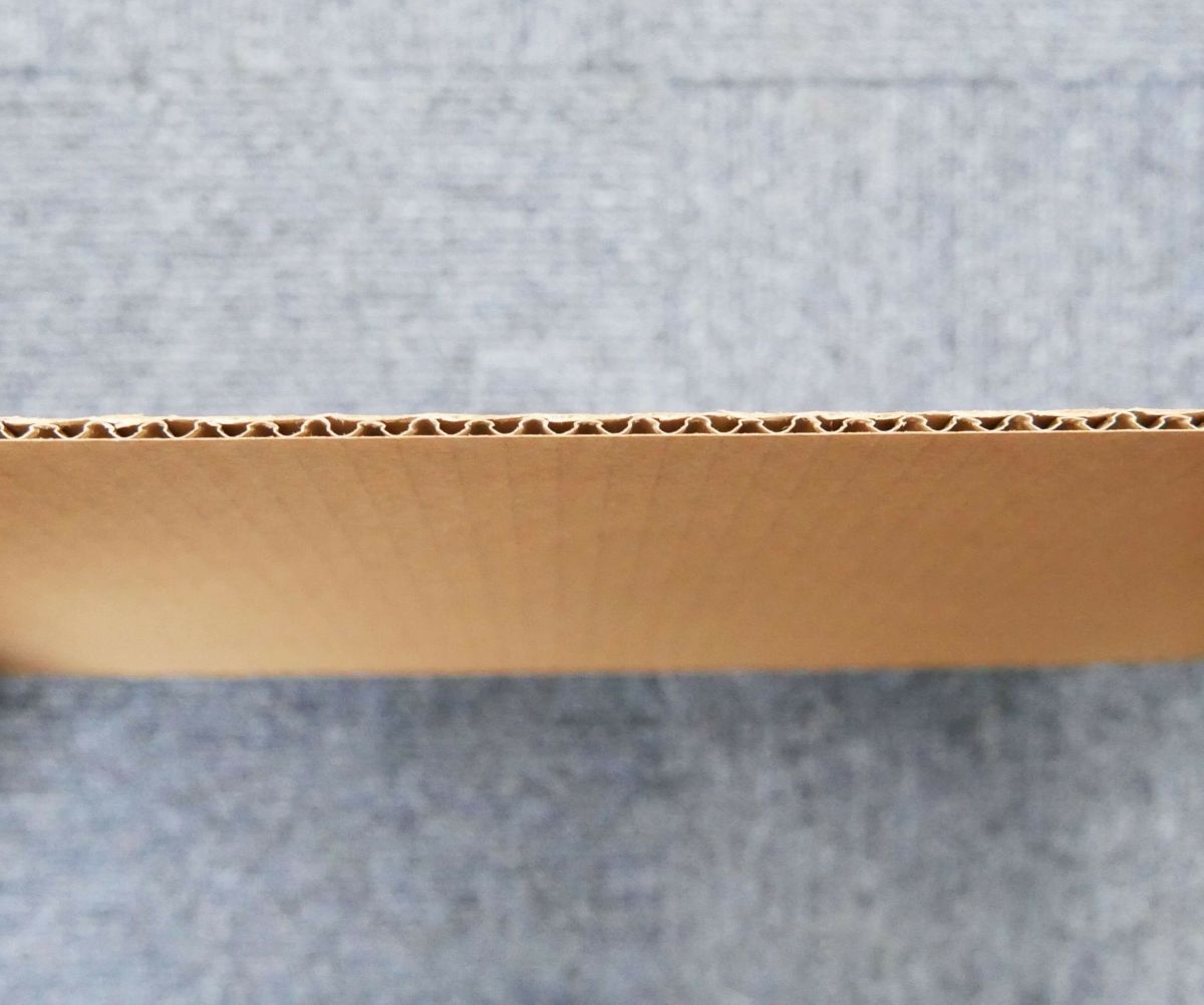 【FB29】 板ダンボール A4ワイドサイズ [ 304×216mm ]